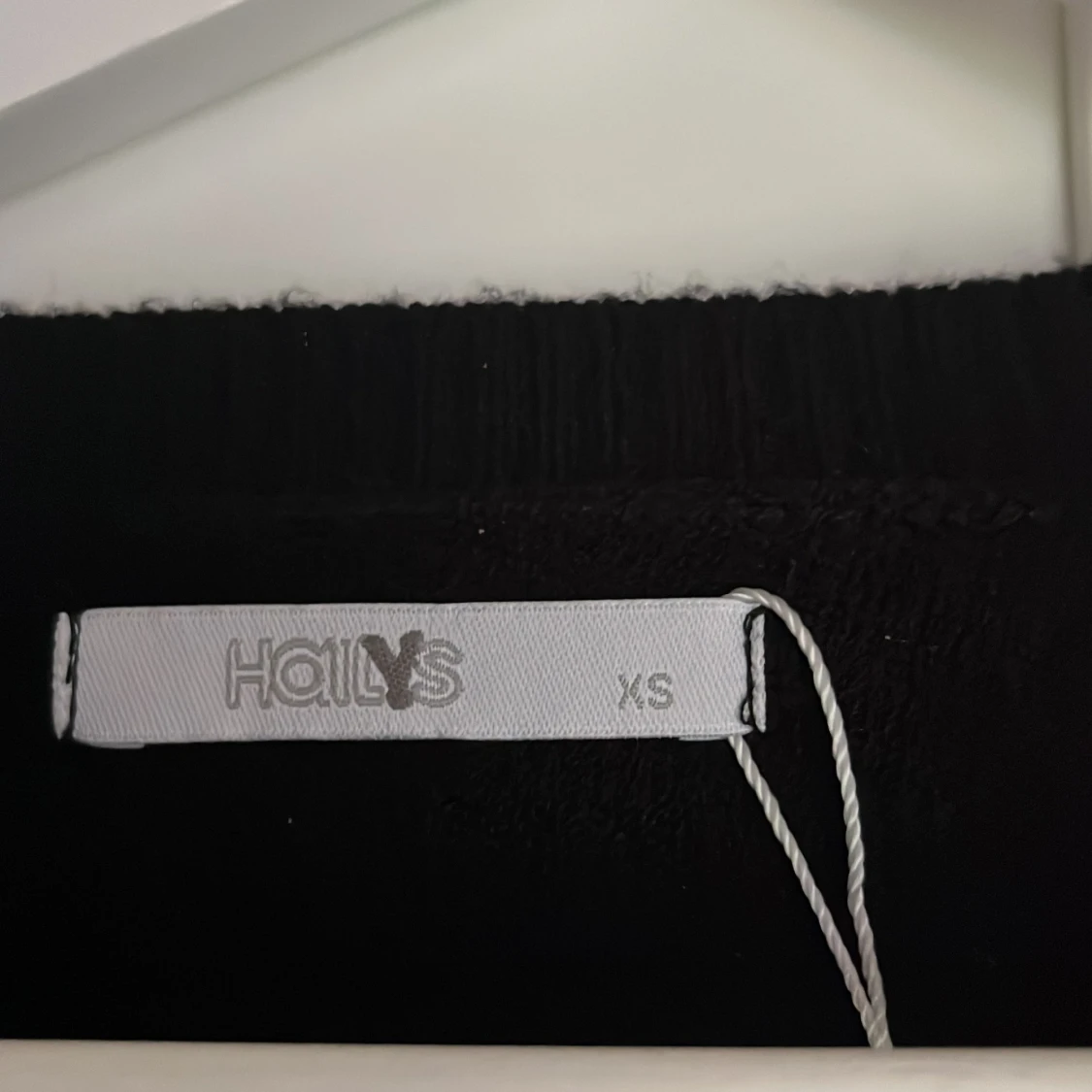 Svart stickad tröja från Hailys - 90