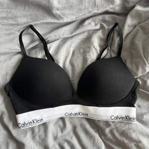 Helt ny Calvin Klein bh i storlek 80B. Aldrig använt för den är inte i min storlek.