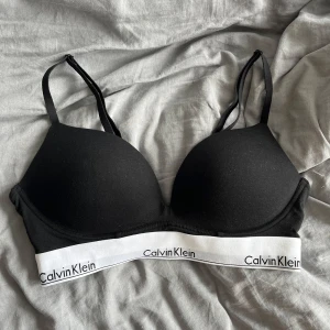 Calvin Klein BH - Helt ny Calvin Klein bh i storlek 80B. Aldrig använt för den är inte i min storlek.
