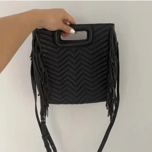 Maje väska - Superfin majeväska, den är lite sliten men inger större fel på den.💘