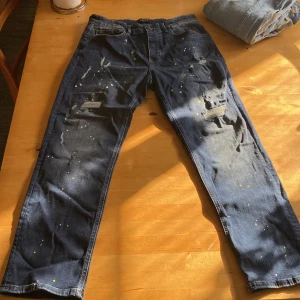 Boohoo man jeans distressed skinny paint splatter - Sldrig andvända jeans