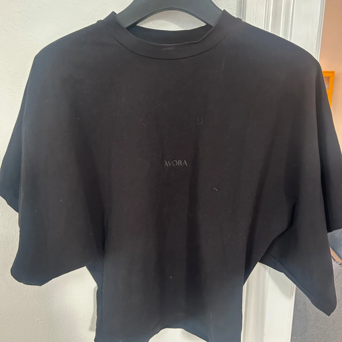 Svart t-shirt från Avora