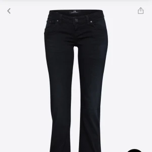 Svarta bootcut jeans från LTB - Snygga svarta bootcut jeans från LTB, dem är knappt använda och i mycket bra skick! 