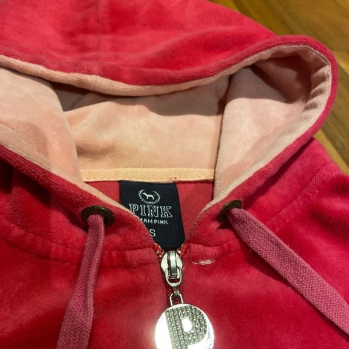 Röd hoodie från PINK - 92