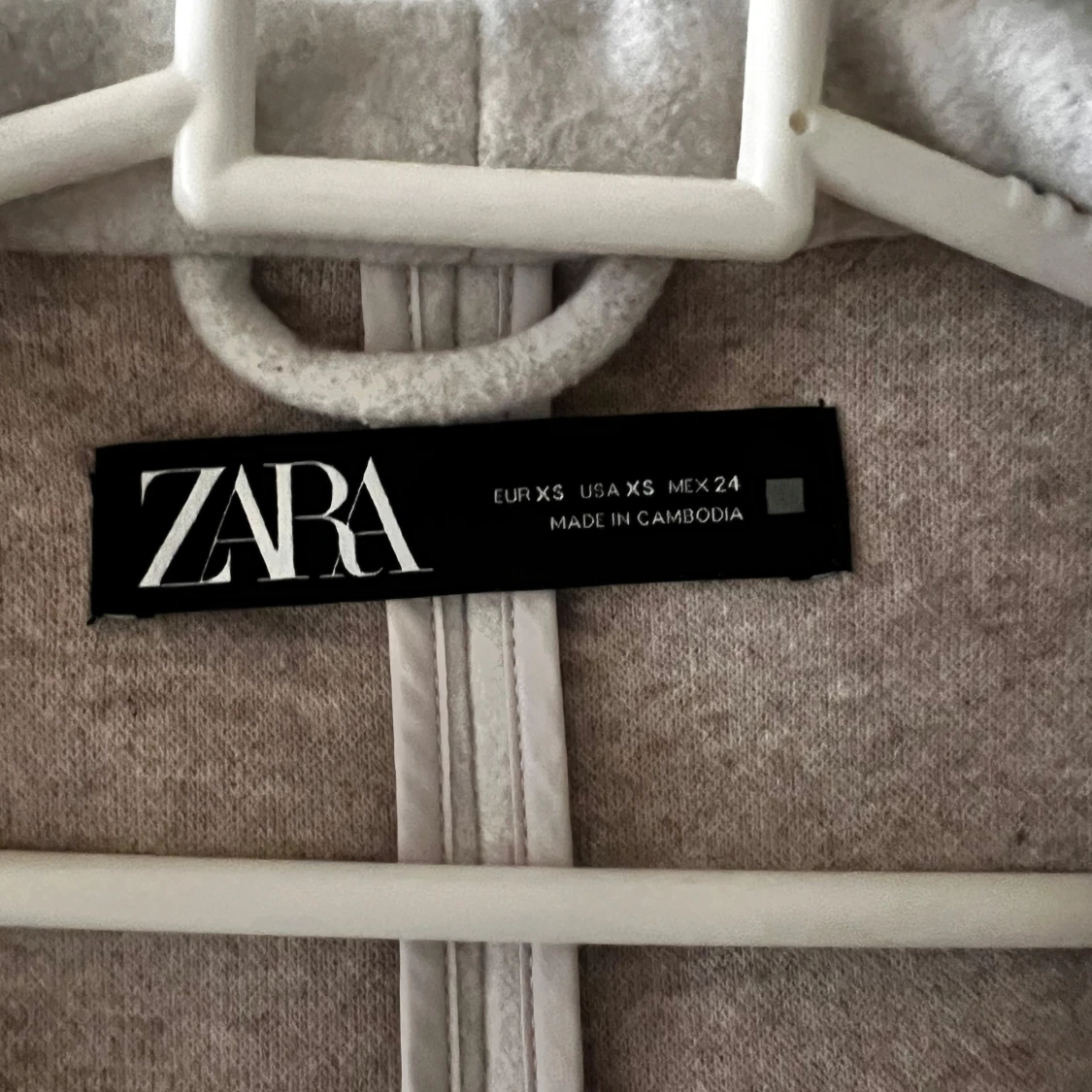 Crémevit kappa från Zara - 91