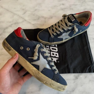 Golden goose skor  - Säljer dessa sjukt snygga Golden goose skor. Storlek 41 väldigt fint skick. Vid minsta fråga eller fundering är det bara att kontakta oss.
