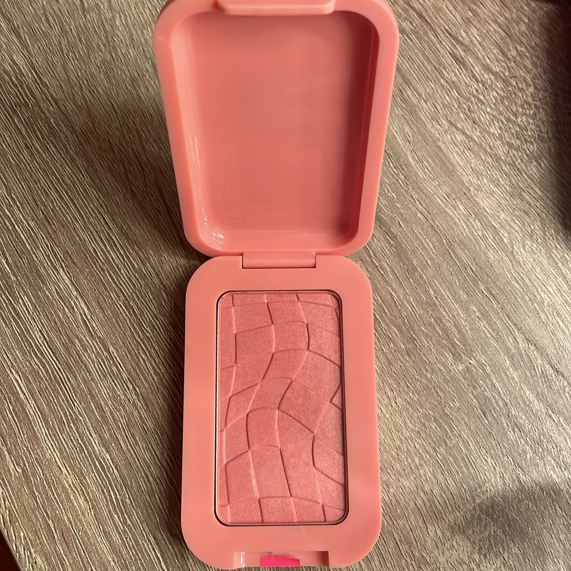 Buttermelt Blush från NYX Professional Makeup - 92