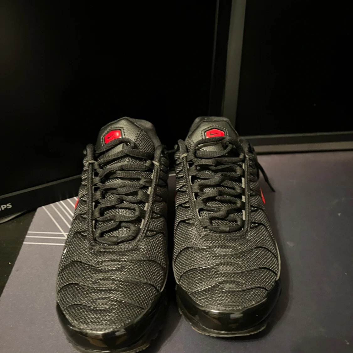 Svarta röda nike tn rep  - 90