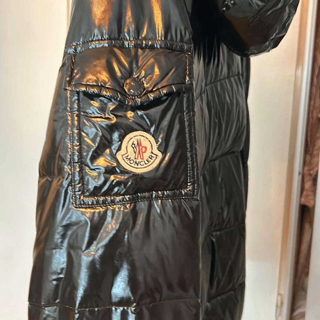 Svart glansig dunjacka från Moncler - 90