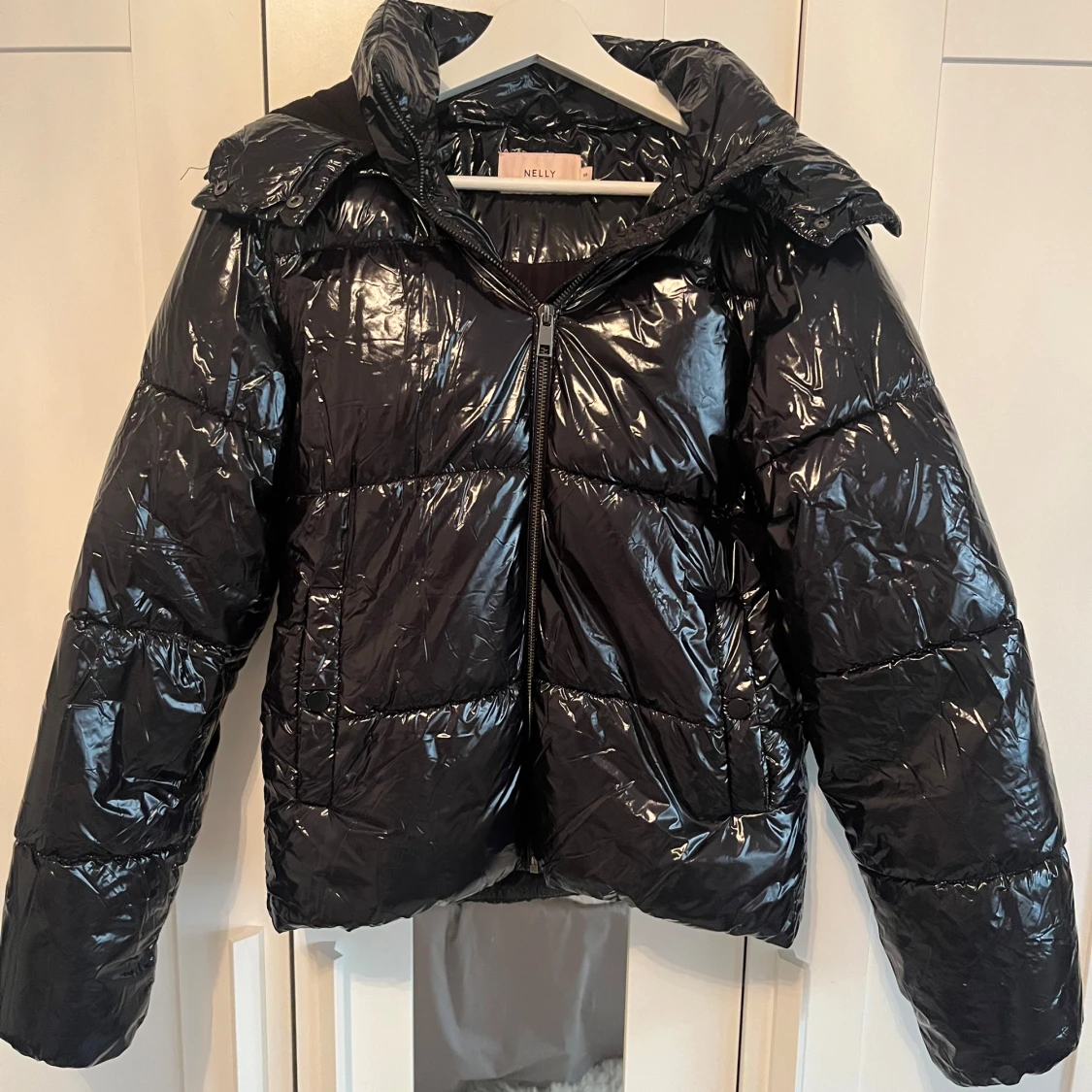 Svart pufferjacka från Nelly