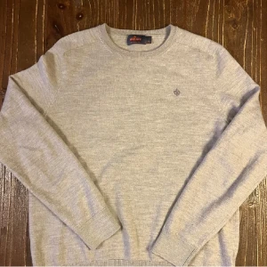 Morris tröja - Säljer snygg Morris tröja i 100% merino ull och den är ny och vill försöka sälja den, den är i XL barn men sitter som S herr