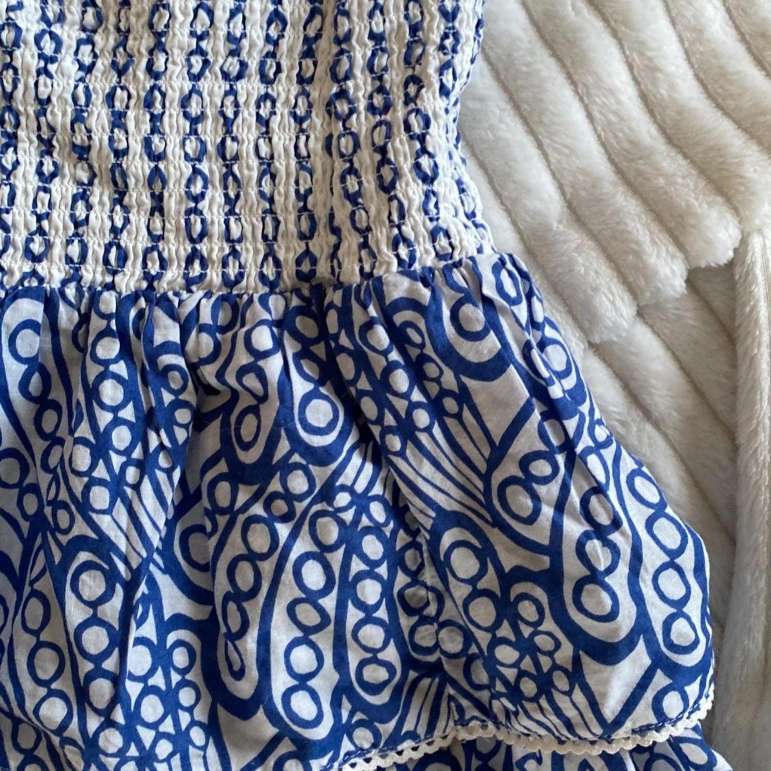 Blåvit klänning från Gina Tricot - 1