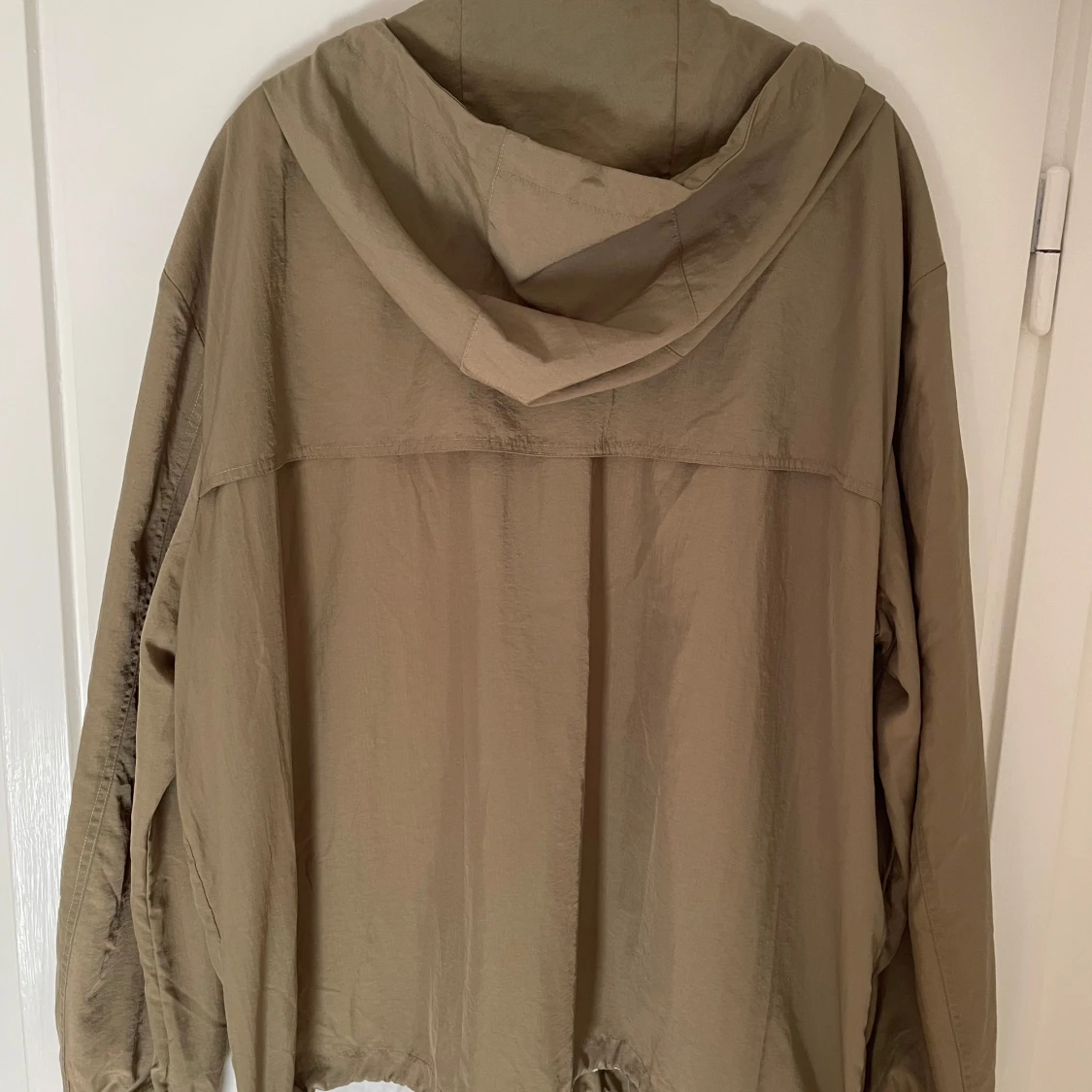 Oliv vindjacka från J.Lindeberg - 90