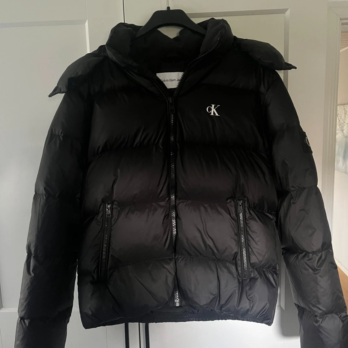 Svart pufferjacka från Calvin Klein