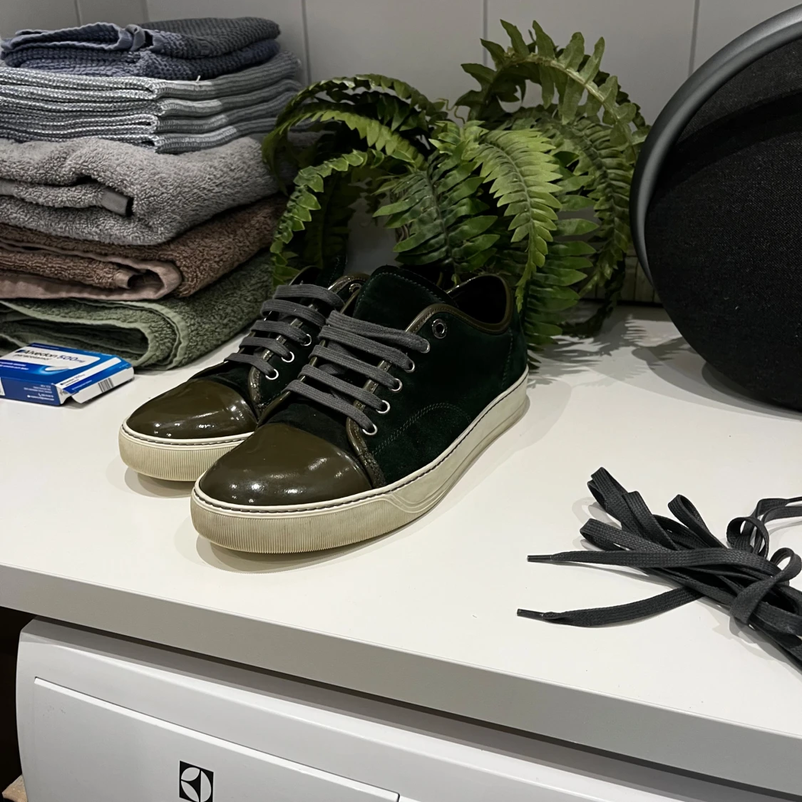 Gröna sneakers med snörning - 2