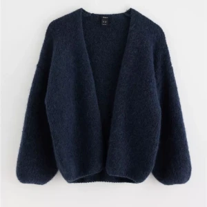 Mörkblå  kofta  - Supermysig populär mörkblå kofta från Lindex endast använd 2 gånger