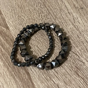 Svart och silver armband - armband i svart och silver. 