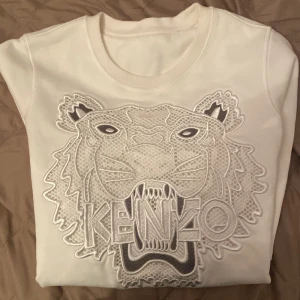 Kenzo tröja - En vit kenzo tröja i nyskick.