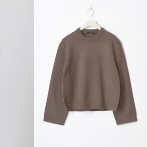 Stickad tröja - Säljer denna stickade tröja från Gina.  Oanvänd endast testad Säljer för att den ej kommer till användning 