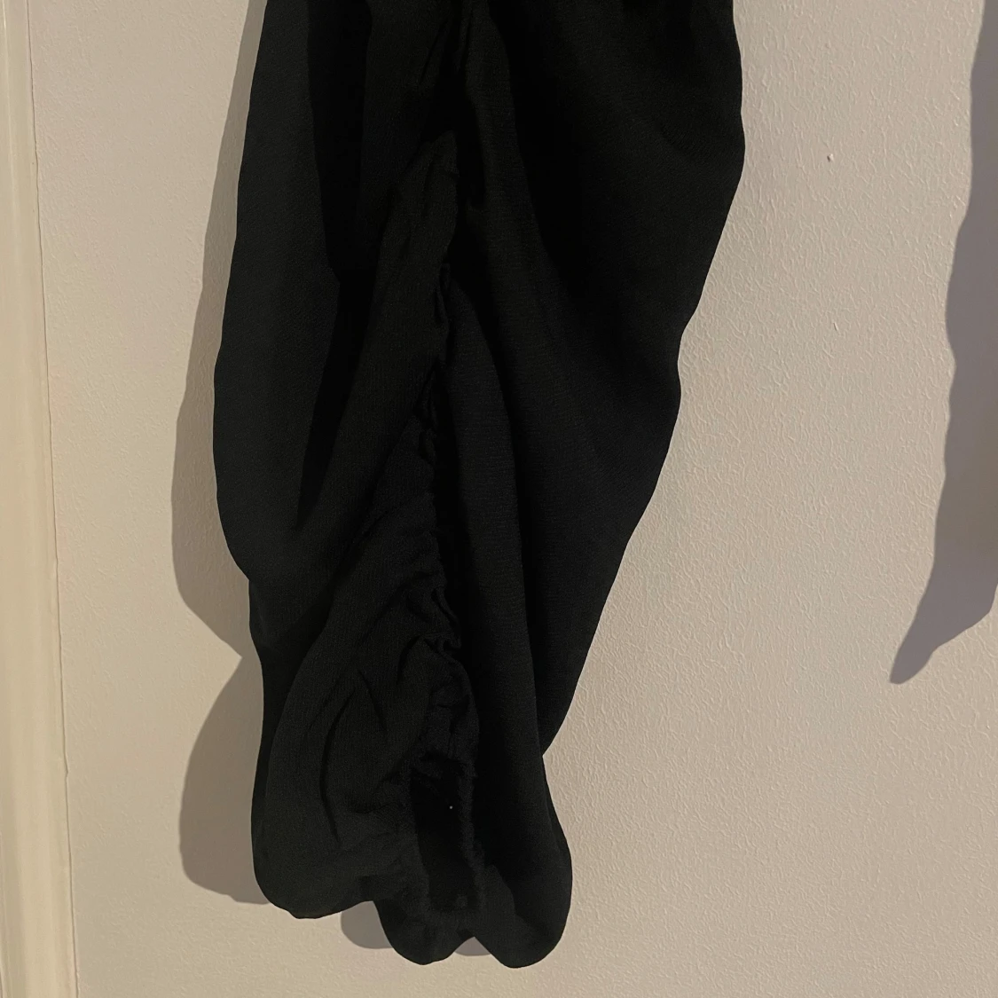 Svart croppad blus - 90