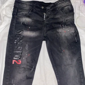 Dsquares 2 Jeans - Storlek M/S  170/180cm Perfekt skick. Priset kan diskuteras.