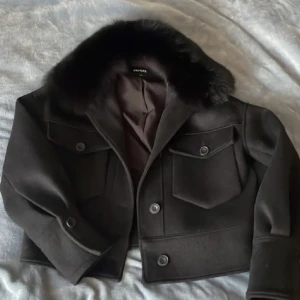 Meotine kappa  - En meotine kappa i storlek S, den är i fint skick skriv privat för bilder på 