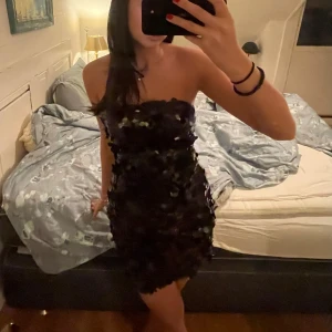 Skitsnygg paljettklänning!!! - Säljer nu min ursnygga paljettklänning 🩷🩷 Str M men sitter som en S