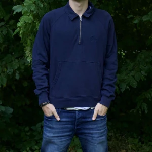 Stüssy halfzip  - Fin stüssy halfzip. Modellen är 182 cm nypris 2019kr