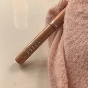 Caia mascara  - Jättebra mascara från Caia. Ändats testad, men gillar mer vattenfasta mascaror. Superbra mascara däremot