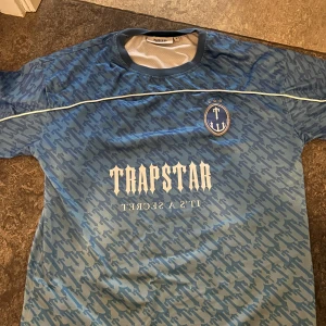 Trapstar jersey storlek S - Tröjan är i bra skick.