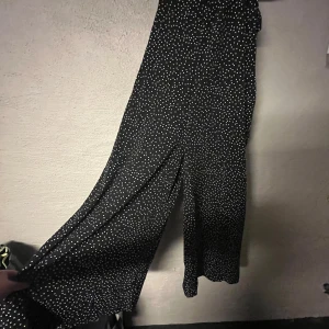 Jumpsuit  - Ser ut som en klänning men har ben 