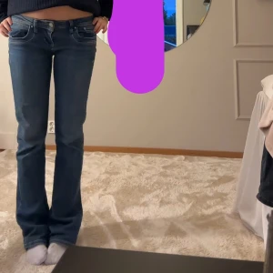 Ltb jeans - Jätte fina blå ltb jeans i modellen valerie. Köpta på zalando och är i mkt bra skick! De är perfekta längdmässigt för mig som är 171 cm!  Skriv vid frågor!🥰🥰