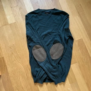 Massimo dutti tröja - Fin Massimo dutti tröja. Storlek S. Sitter fint på dig som bär S. Extrem Grisch tröja. 