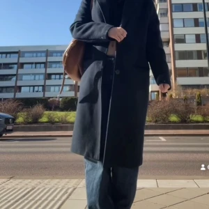 Blåa kappa  - Säljer min blåa kappa från Zara. 