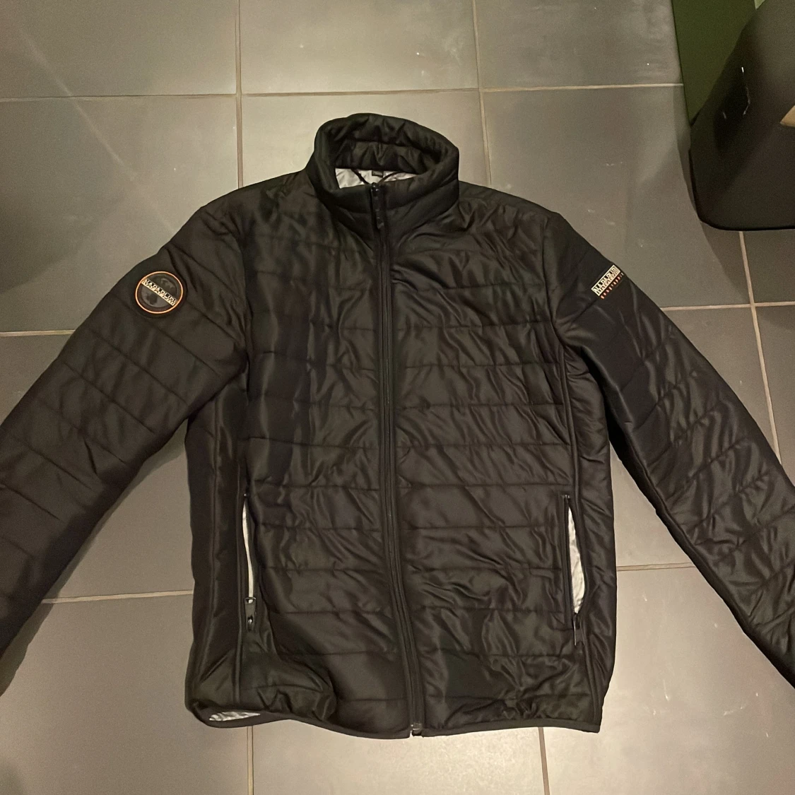 Napapijri jacka-tunnt vadderad