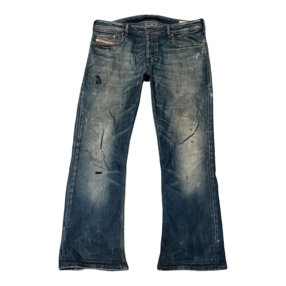 Riktigt feta bootcut diesel jeans med as go passform👌 Så sjukt snygg färg med riktigt go wash och distressing💯 Kom dm vid frågor🙏. Jeans & Byxor.