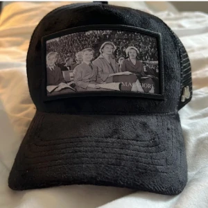 Maggiore keps - Säljer den då den inte kommer till användning priset är inte hugget i sten har aldrig använt kepsen !