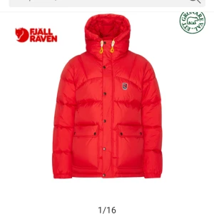 Fjällräven  - Fin fjällräven jacka! Säljer då jag ska köpa en ny färg, skriv för egna bilder! Pris kan diskuteras 💗