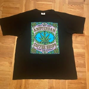 T-shirt - T-shirt i bra skick! Står XL men passar M. Skriv för mått eller vid frågor‼️