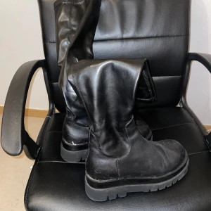 Boots - K. Cobler boots långa med bra sulor som passar bra nu när det börjar bli vinter 