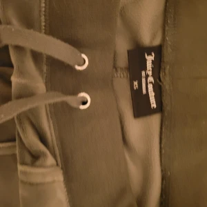 Juciy byxor - super sköna och fin färg men alldedes för långa, som nya!