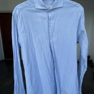Skjorta - Studio Total, Baby Blue - Helt ny oanvänd, passade aldrig Storlek S Märke : Studio Total