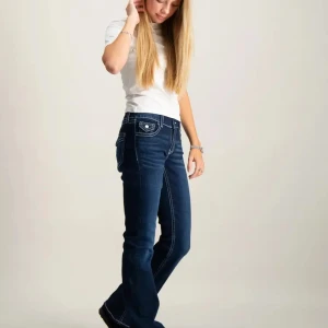 Trendiga jeans - Säljer mina skit snygga jeans från Gina för att jag behöver pengar. Kan tänka mig sälja för 200 vid snabba köp. Kontakta mig om ni är sugna på att köpa eller vill ha egna bilder💕