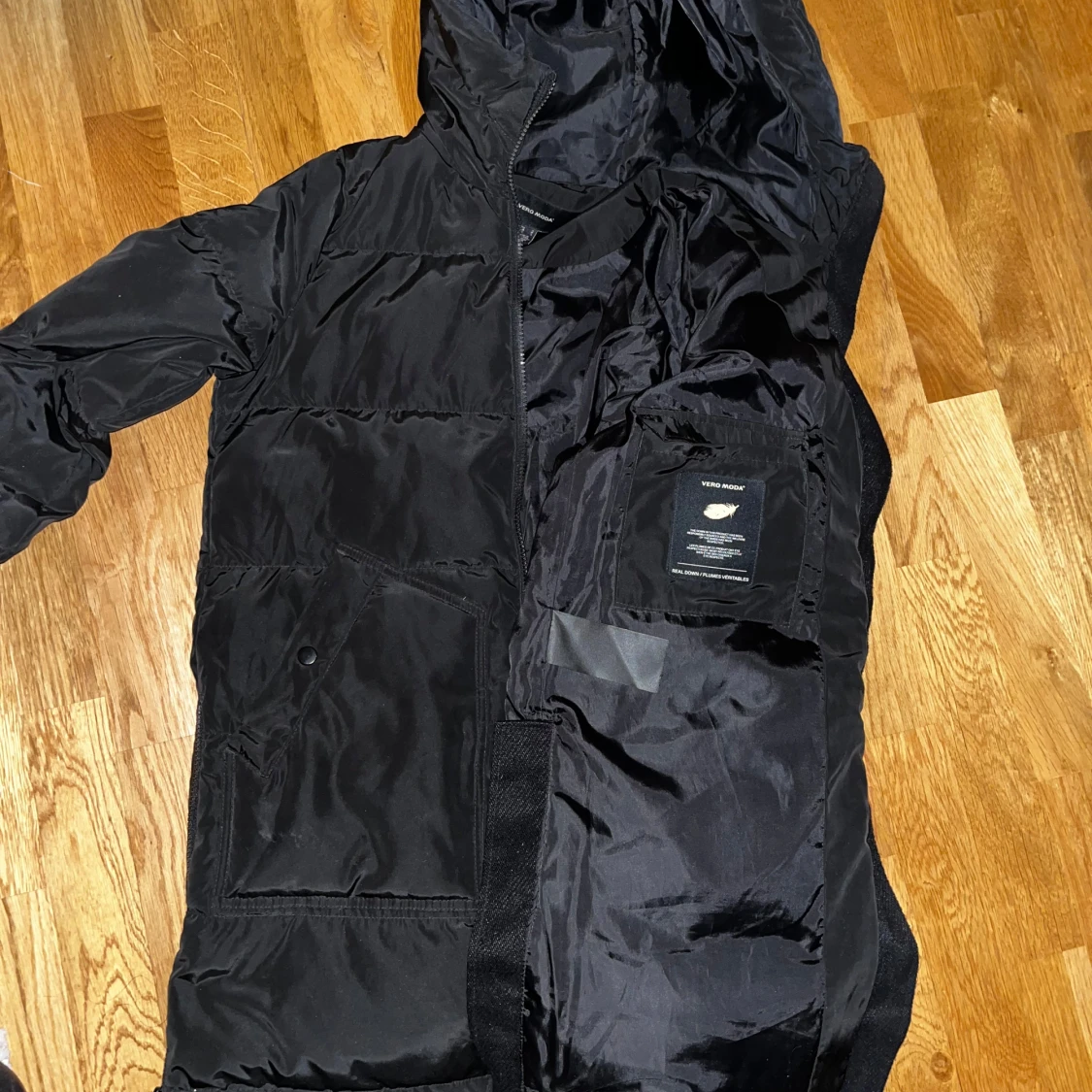 Svart dunjacka från Vero Moda - 90