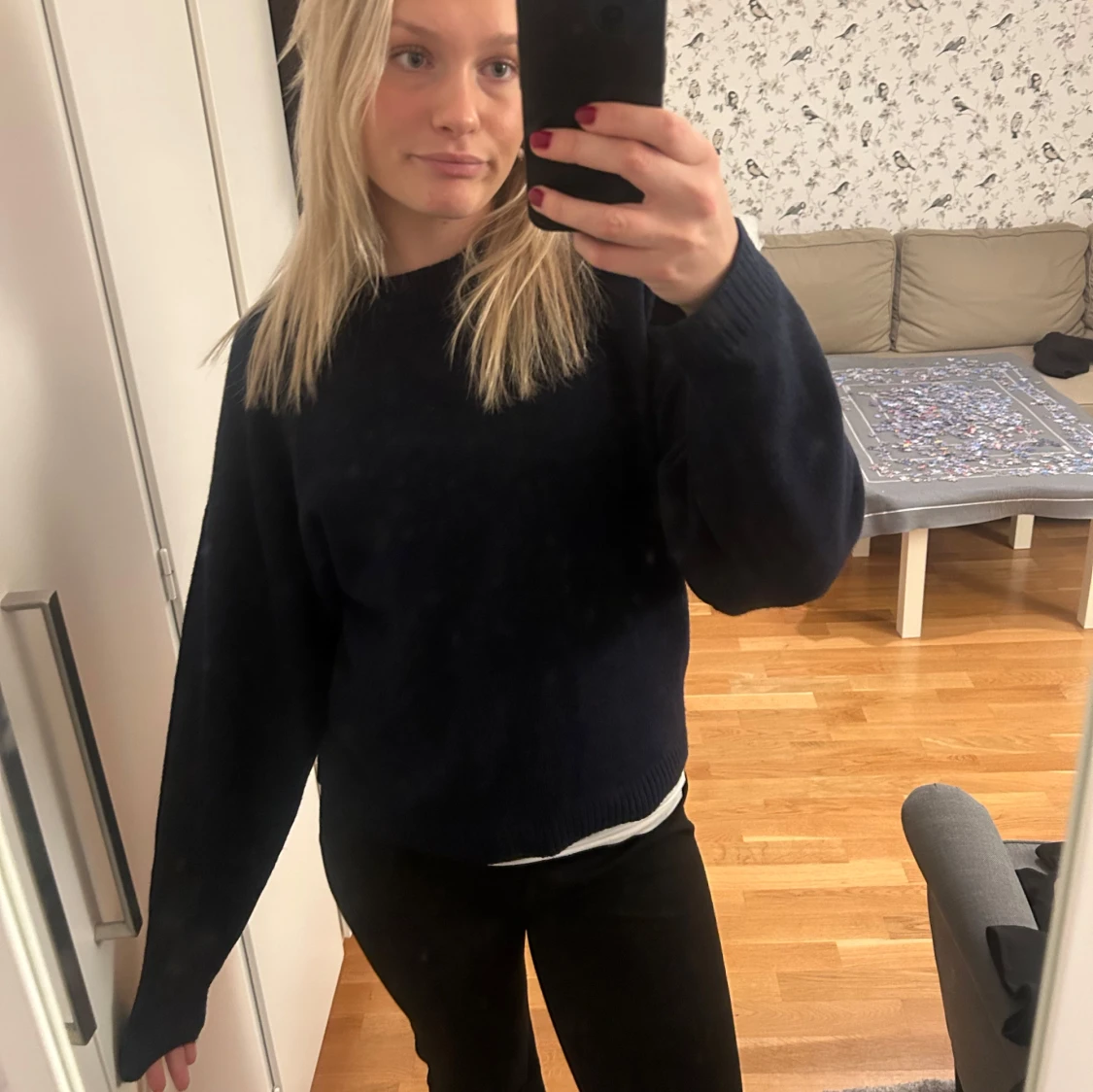 Mörkblå stickad tröja