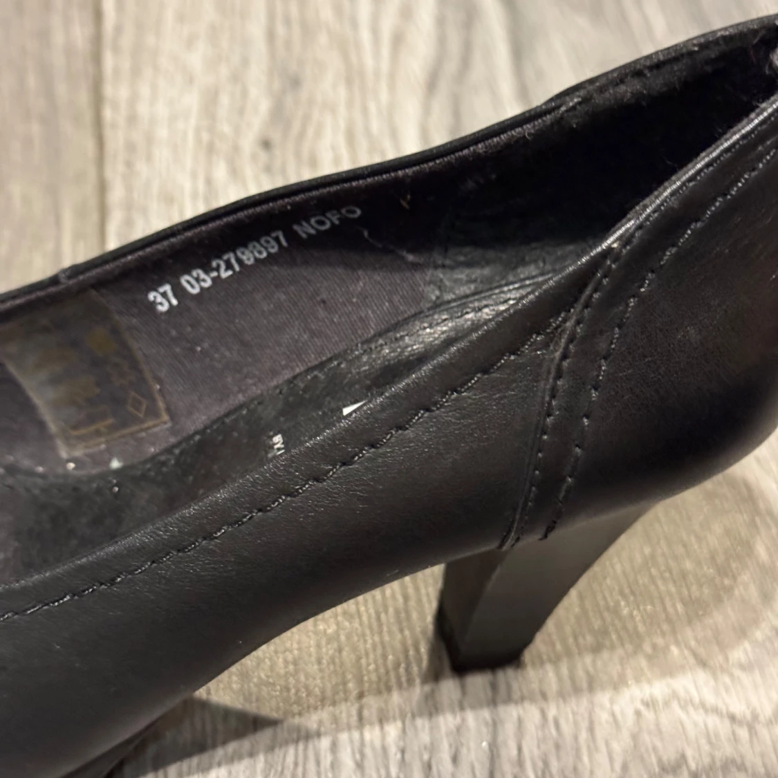 Svarta pumps från XIT - 92