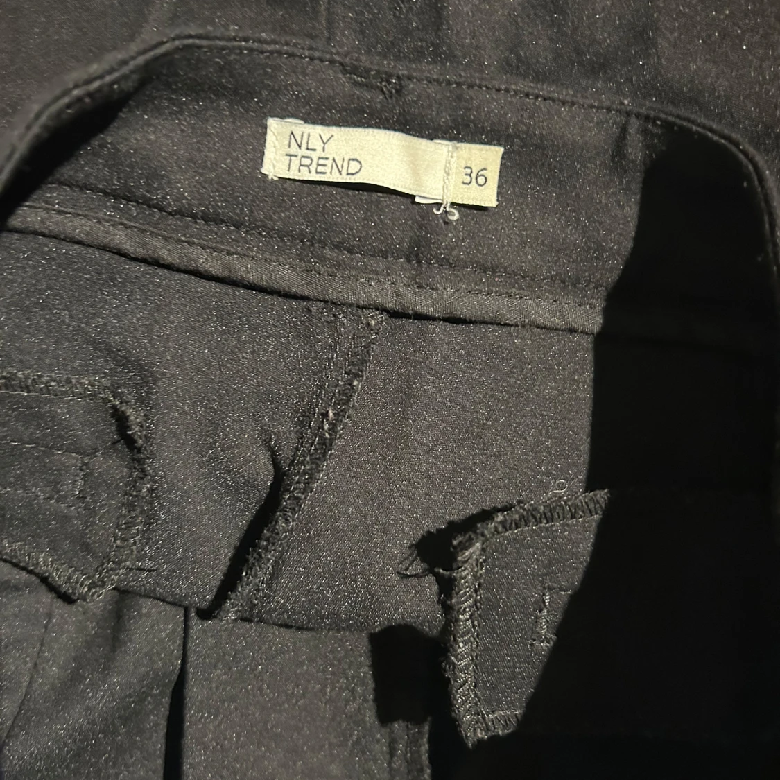 Svarta kostymbyxor från NLY Trend - 92