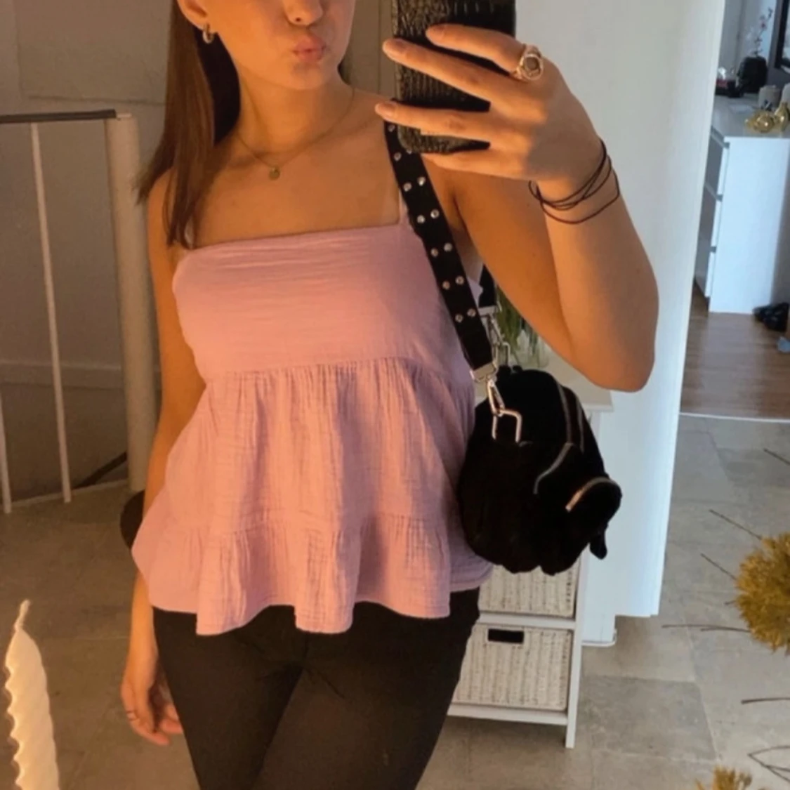 Ljuslila axelbandslös topp