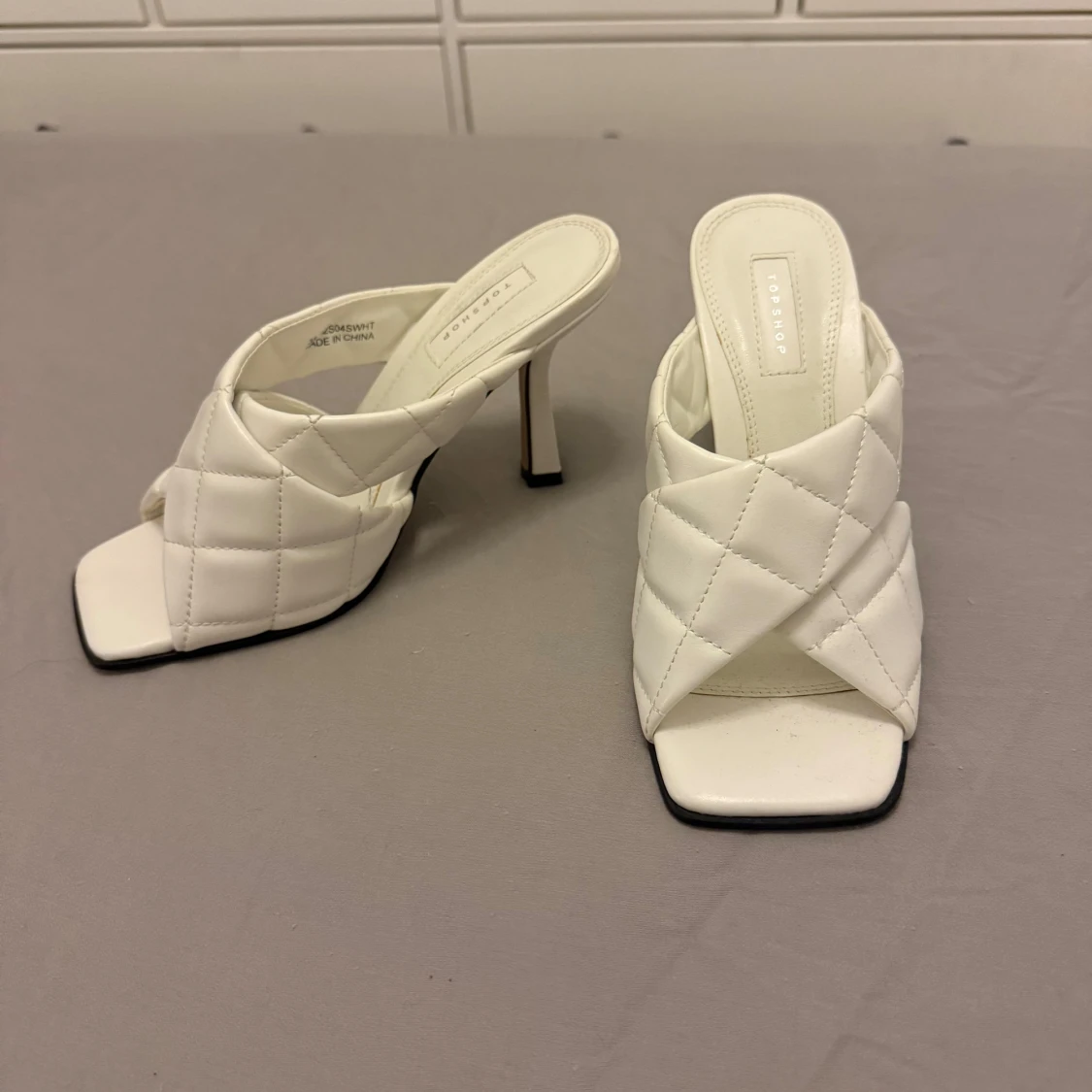 Vita quiltade klackskor från Topshop - 90