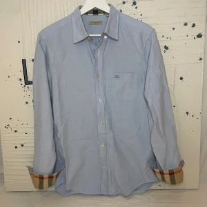 Burberry skjorta - Size S, skick 9/10, 1399:-